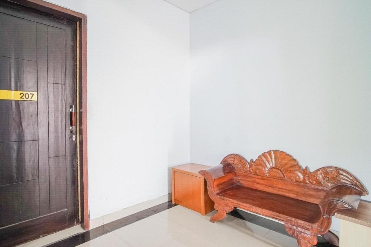 Reddoorz Near Muaya Beach Jimbaran Exterior photo